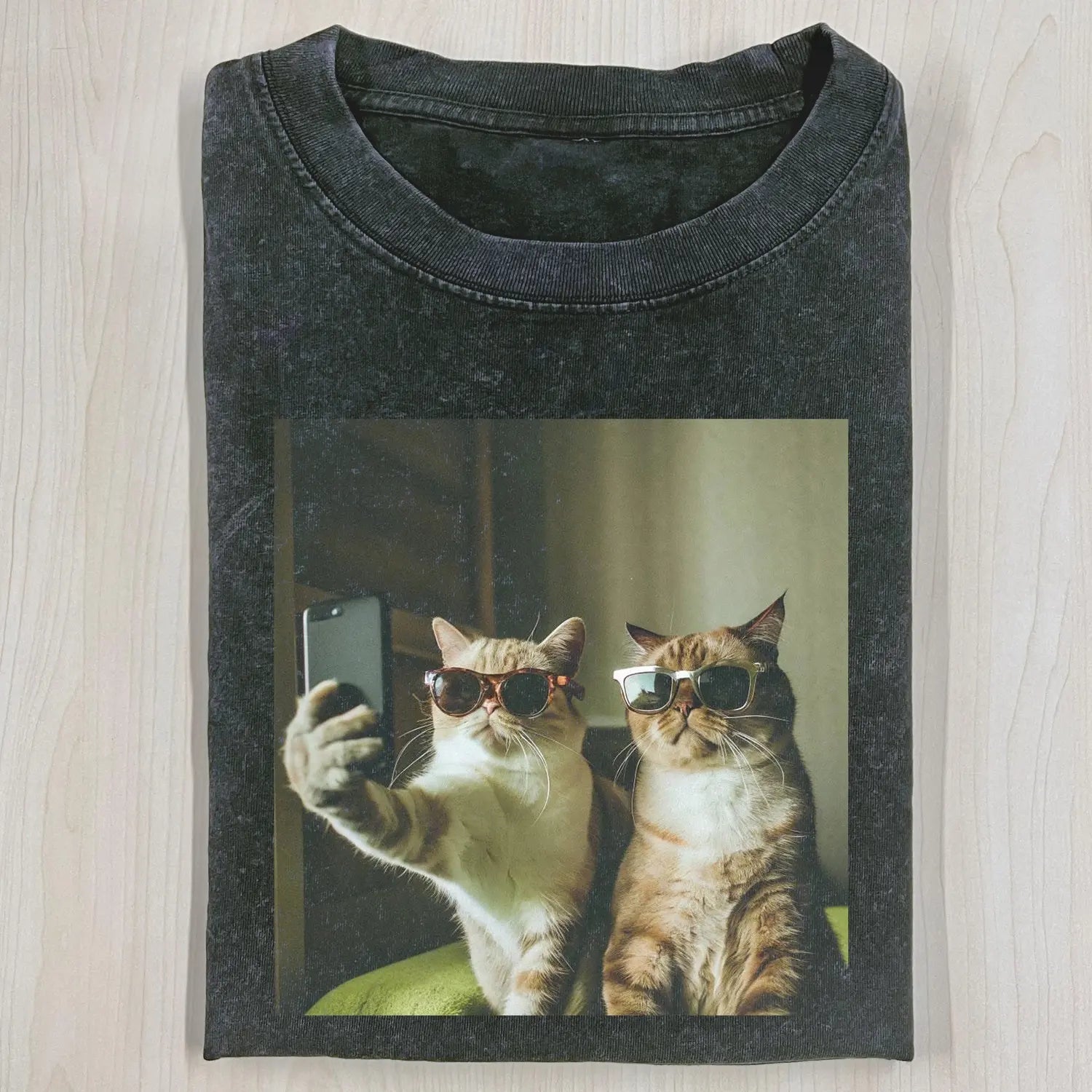CAT TAKING A SELFIE T-SHIRT - POPCHANGER